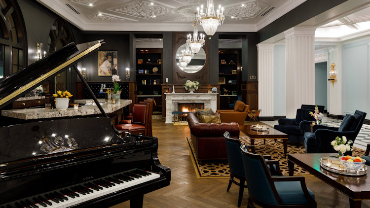 Carmichael Hotel lounge